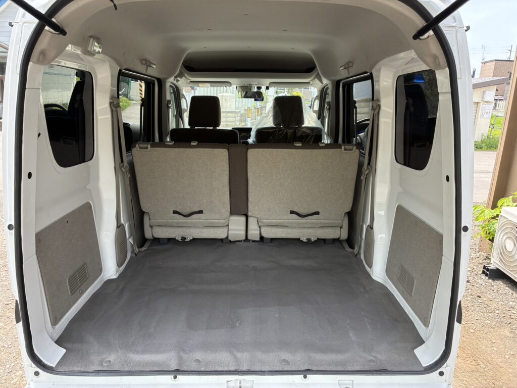 ハイルーフ仕様のNV100クリッパー 荷室空間