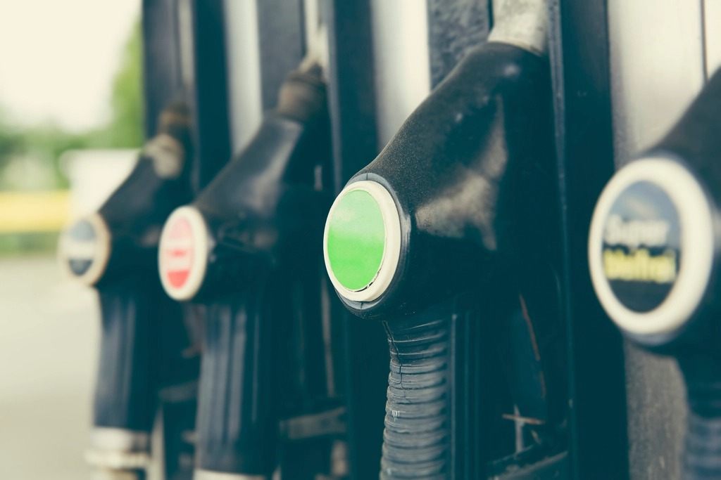 ガソリンスタンドの給油ノズル